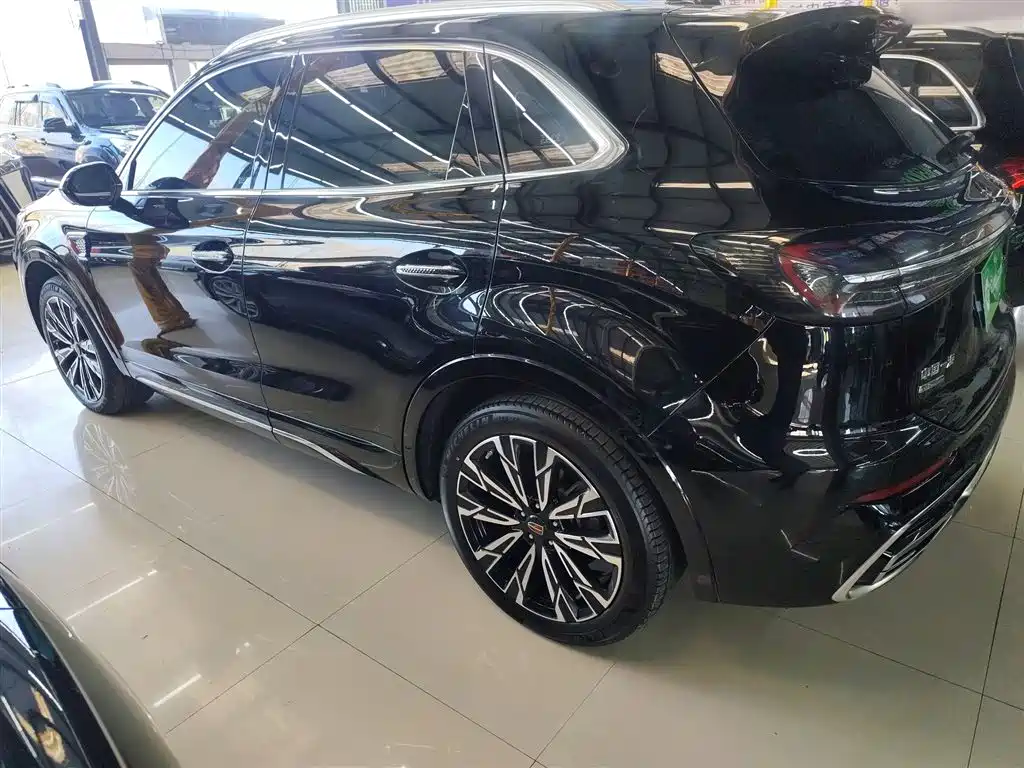 Hongqi HS5 2023 2.0T four-wheel drive Qixiang Pro version