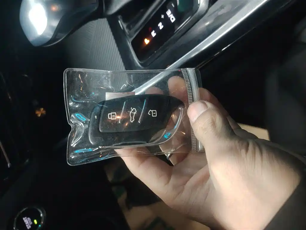 Roewe i5 2021 1.5L CVT Black Gold Version