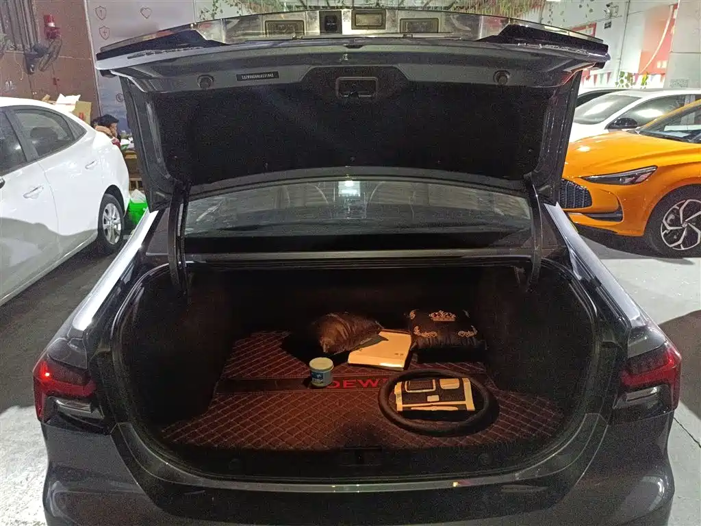 Roewe i6 MAX 2020 300TGI automatic cool version