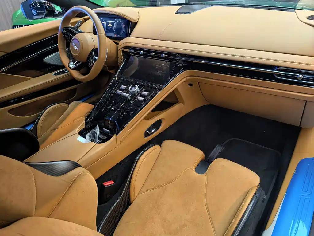 Aston Martin DB12 2023 4.0 T V8 Coupe