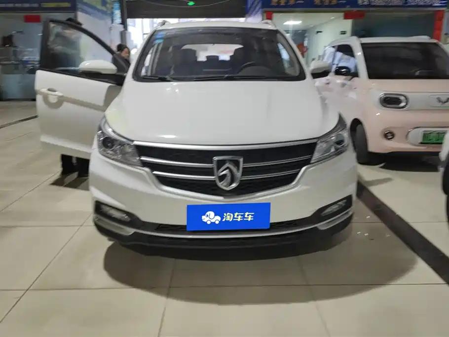 Baojun 730 2019 1.5L manual fashion type 7-seater country VI