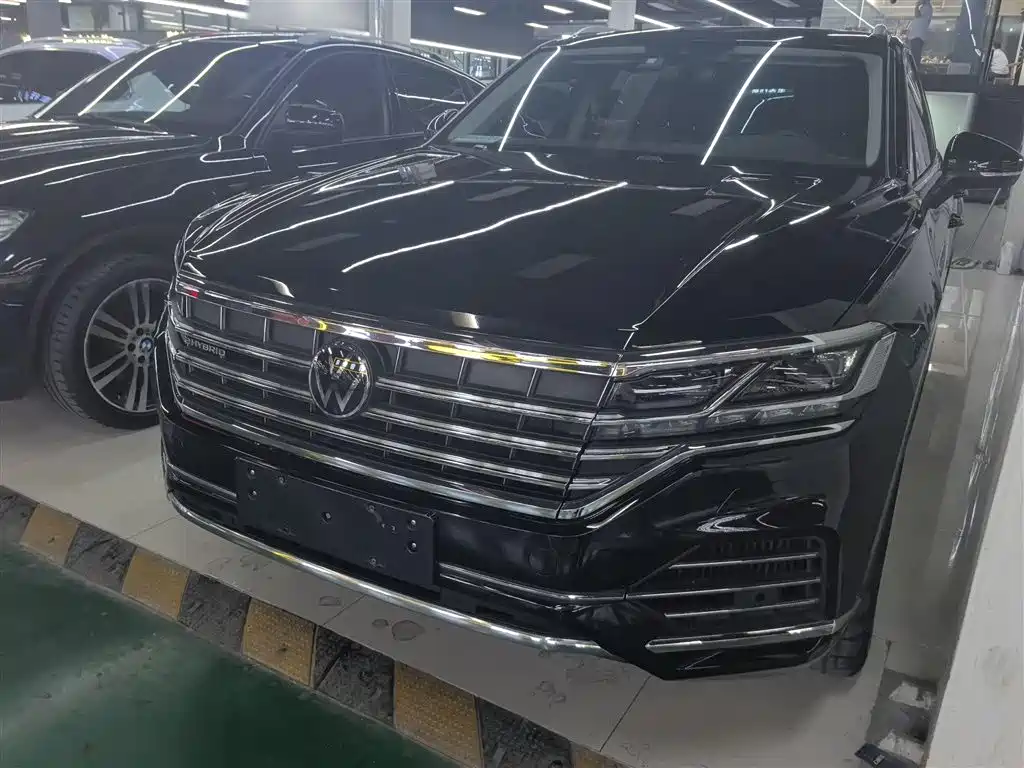 Гибридный автомобиль Touareg New Energy 2021