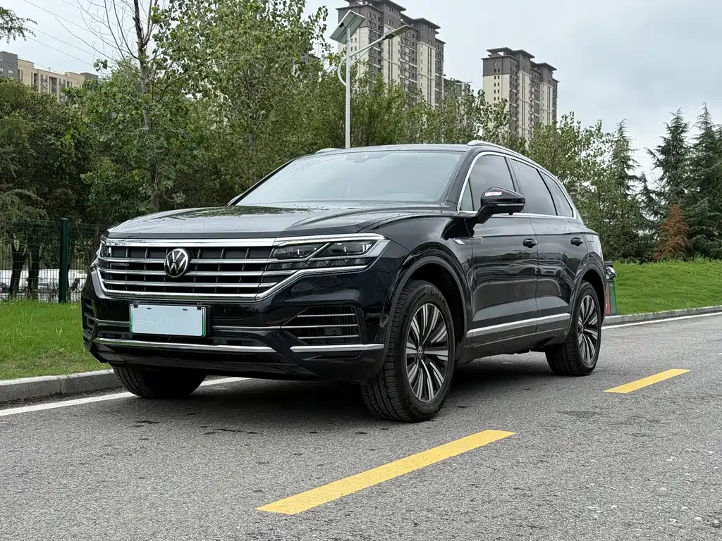 Гибридный автомобиль Touareg New Energy 2021