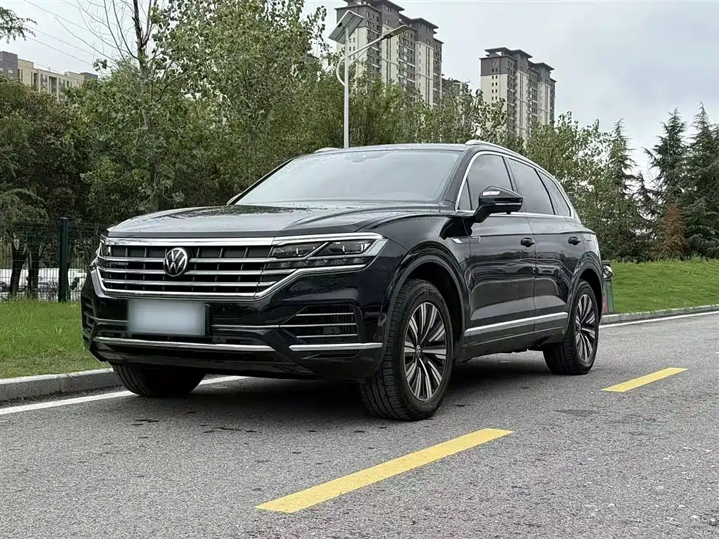 Гибридный автомобиль Touareg New Energy 2021