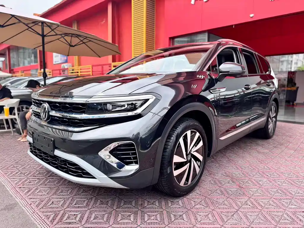 Роскошный 7-местный автомобиль Jiajing Edition Pro с рестайлингом на 380 TSI 2023 года выпуска.