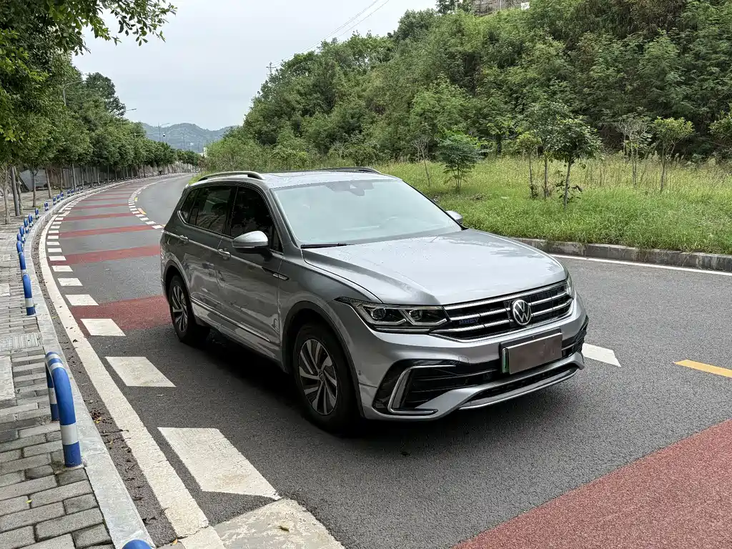 Подключаемый гибрид Tiguan L New Energy 2023 мощностью 430 л.с. Премиум-версия