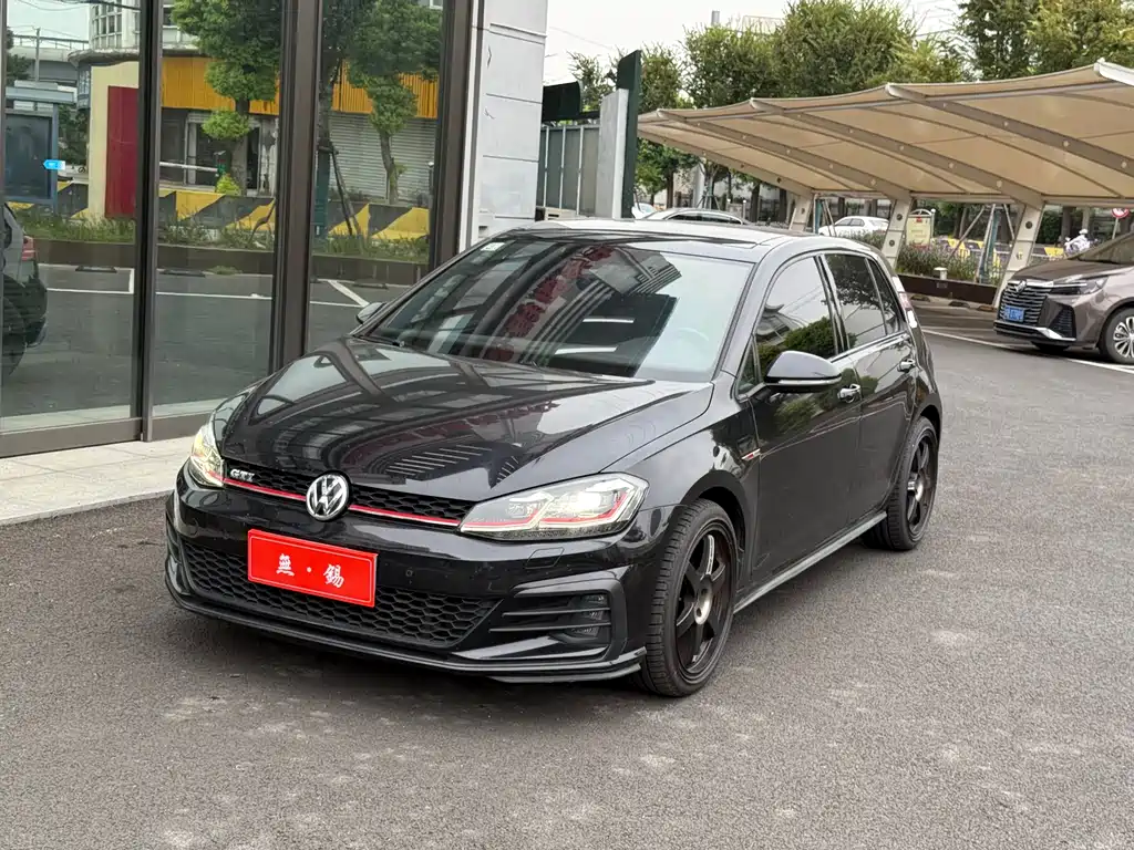 Golf GTI 2019 model 2.0 TSI GTI Country V