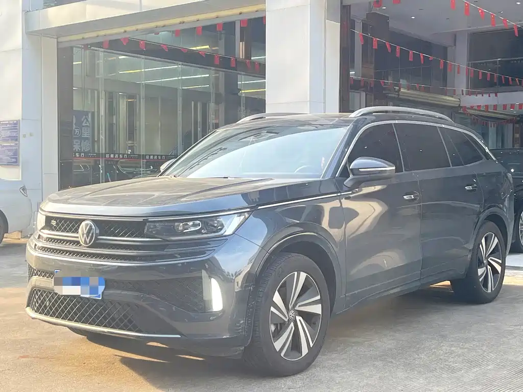 Range Rover 2024 года выпуска, модель 380TSI, полноприводная модель R-Line cruise, работающая по системе "все включено".