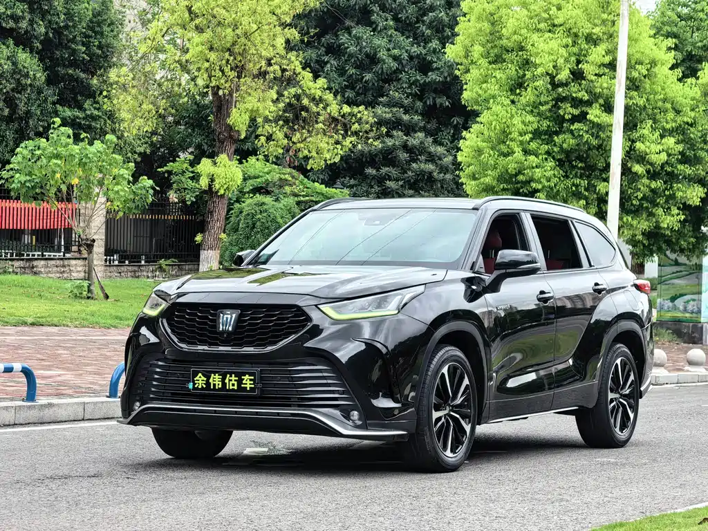 Crown Land Release 2022 2.5L HEV 4WD Signature Edition