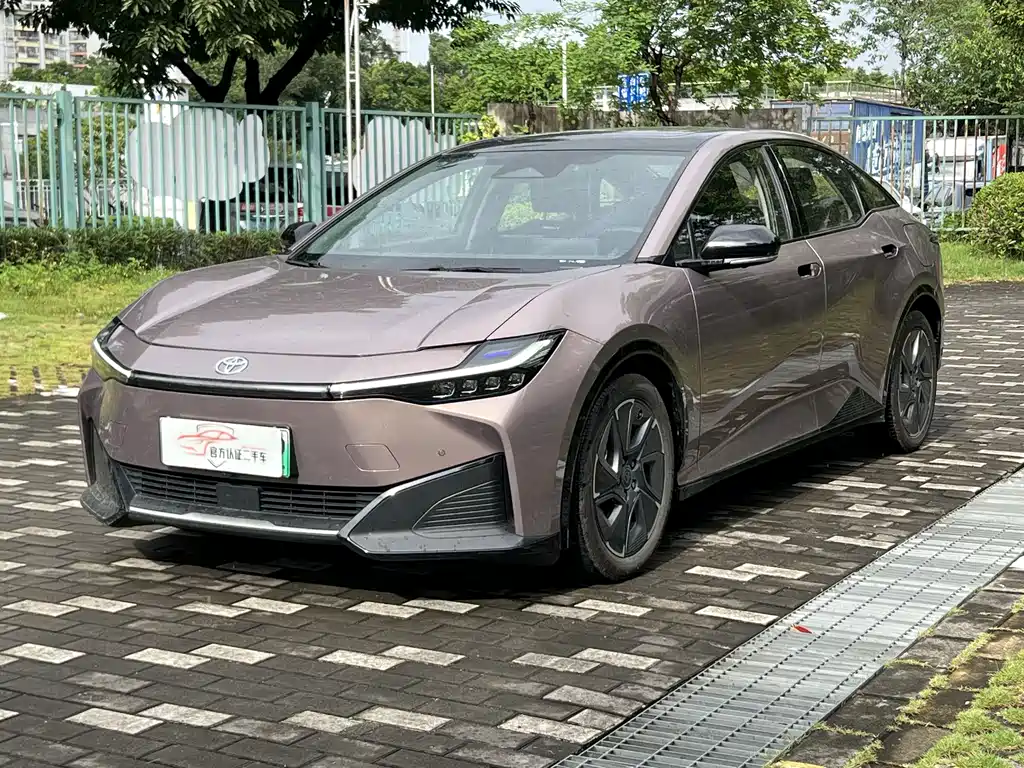 Toyota bZ3 2023 model 616km long battery life Premium