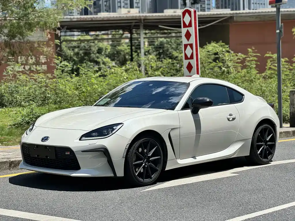Toyota 86 2022 GR 86 2,4л версия с ручным управлением