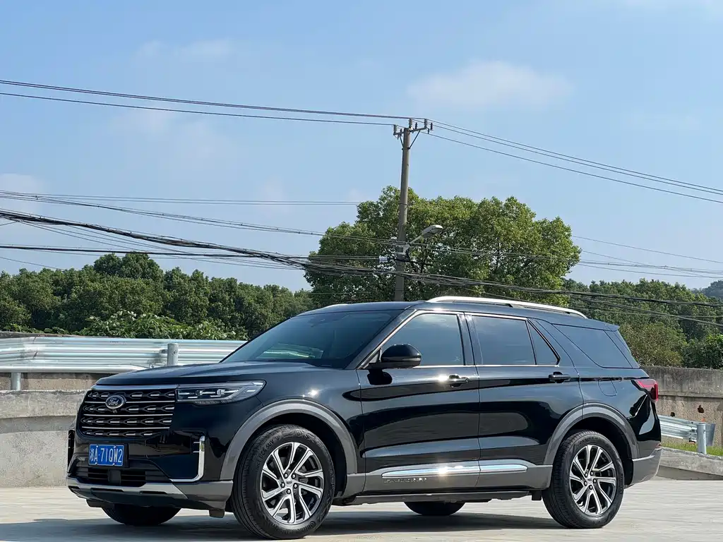 Explorer 2023 EcoBoost 285 four-wheel drive fashion plus edition 7-seater