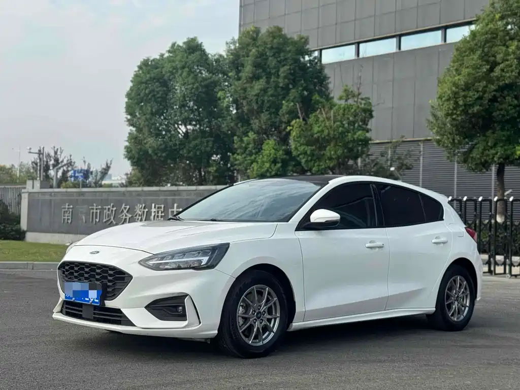Fox 2021 hatchback EcoBoost 180 automatic front tide type