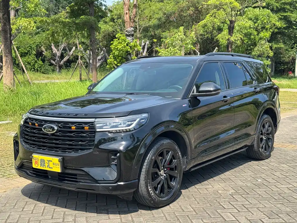Explorer 2024 2,3-тонный EcoBoost с полным приводом в титановой версии на 6 мест