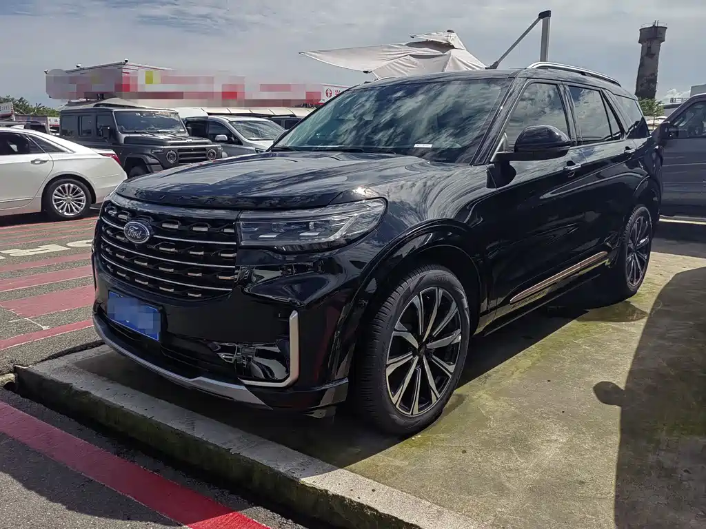 Explorer 2024 2,3-тонный EcoBoost с полным приводом в титановой версии на 6 мест