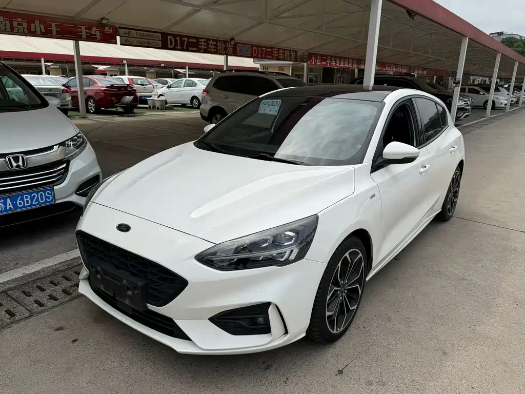 Focus 2020 2-Class EcoBoost 180 Auto ST Line