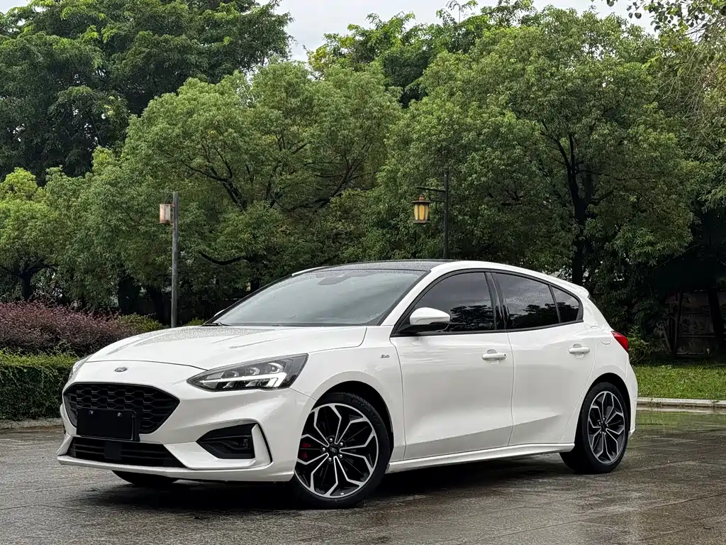 Focus 2020 2-Class EcoBoost 180 Auto ST Line
