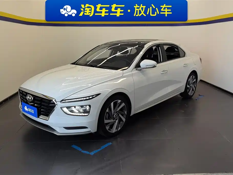 Знаменитая картина 2021 1,8-литровый вариатор LUX Premium Edition