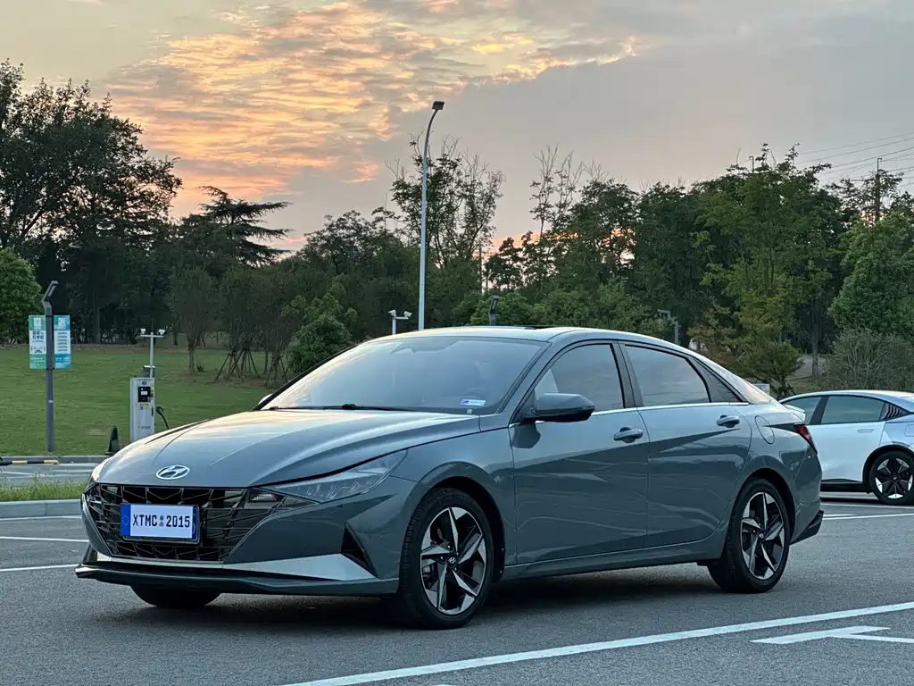 Elantra 2021 240TGDi DCT LUX Premium