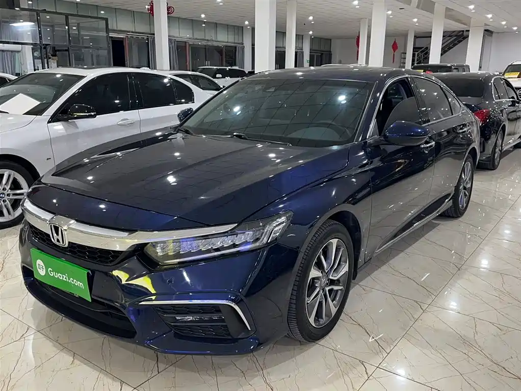 Insignia 2019 260TURBO Essence Edition National VI