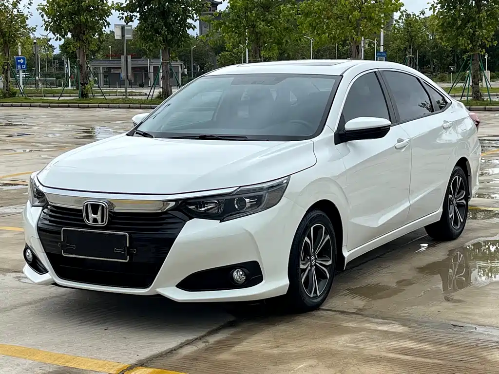 Sprinter 2022 180Turbo CVT Luxury Edition