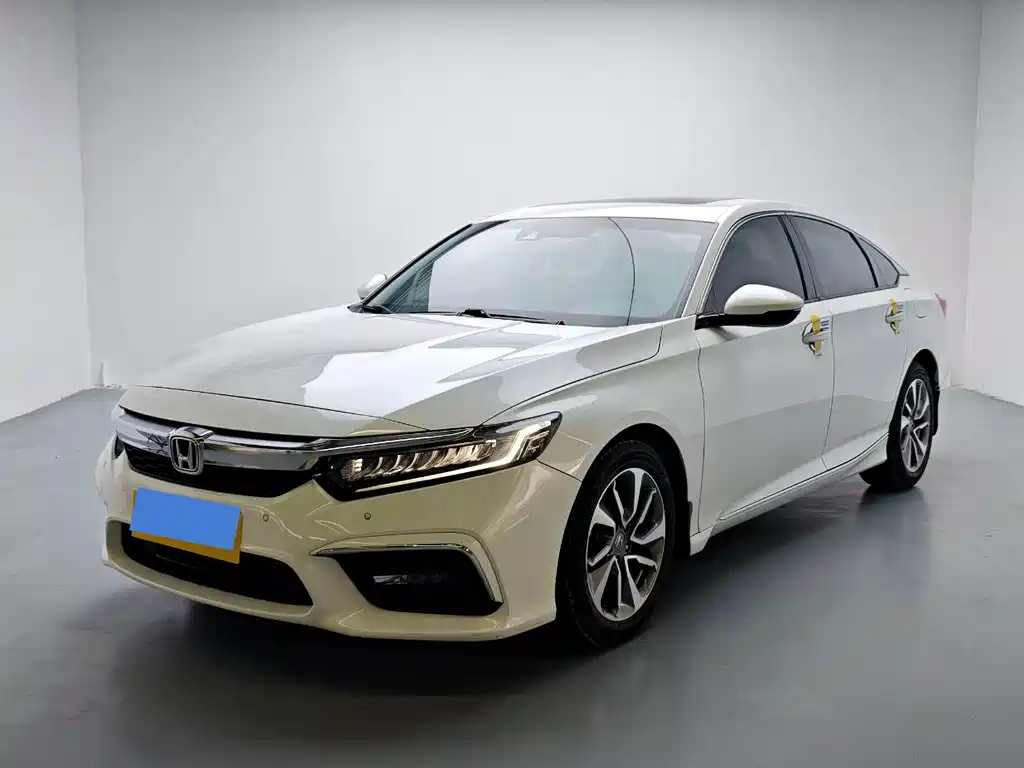 Insignia 2019 260TURBO Essence Edition State V