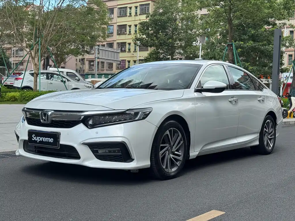 Insignia 2019 260TURBO Essence Edition State V