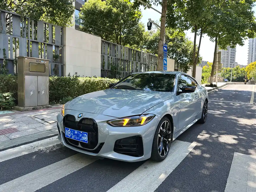 BMW 4 Series 2024 430i M Sports Yao Ye Suit
