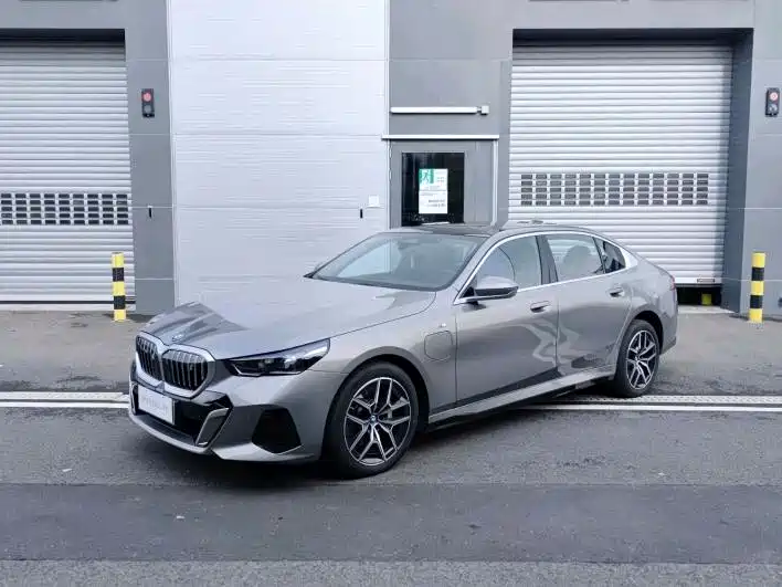 BMW i5 2024 eDrive 35L M sports suit