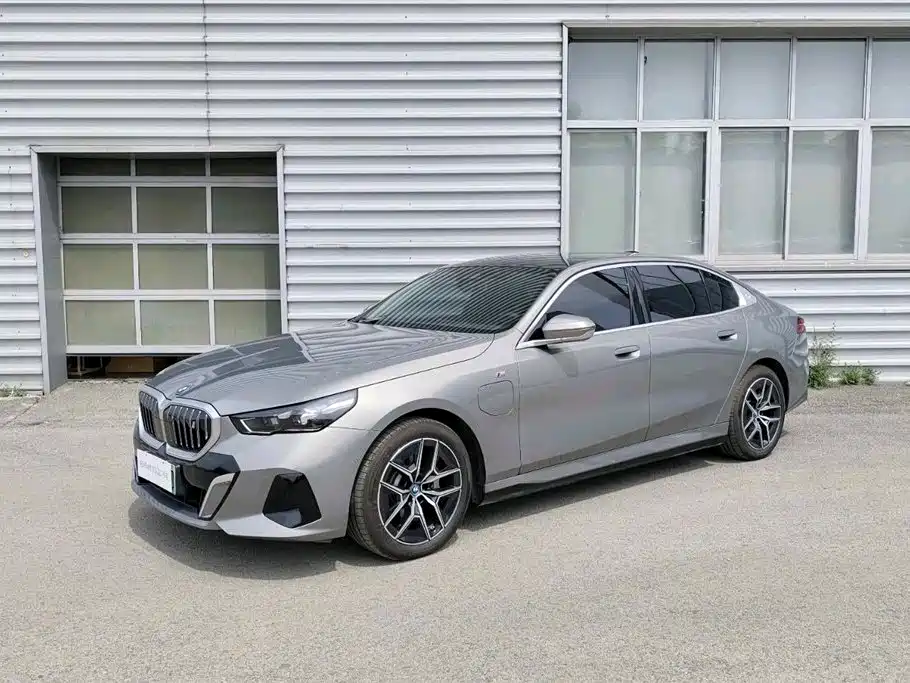 BMW i5 2024 eDrive 35L M sports suit