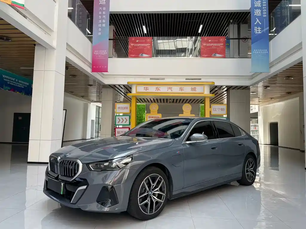 BMW i5 2024 eDrive 35L M sports suit