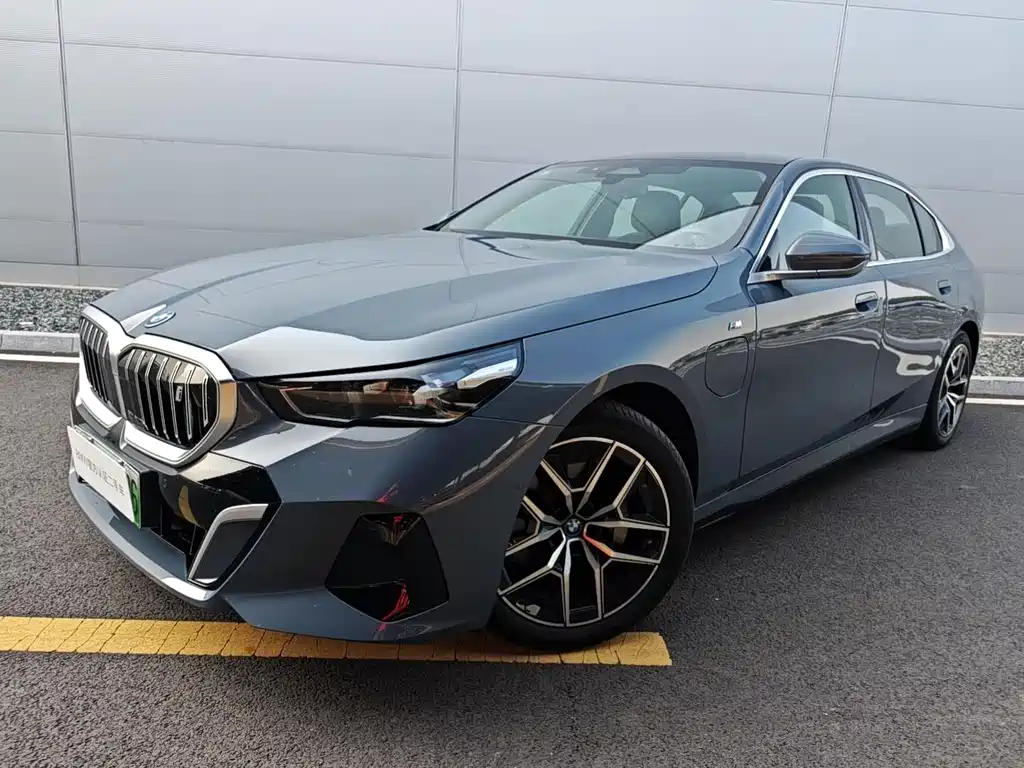 BMW i5 2024 eDrive 35L M sports suit