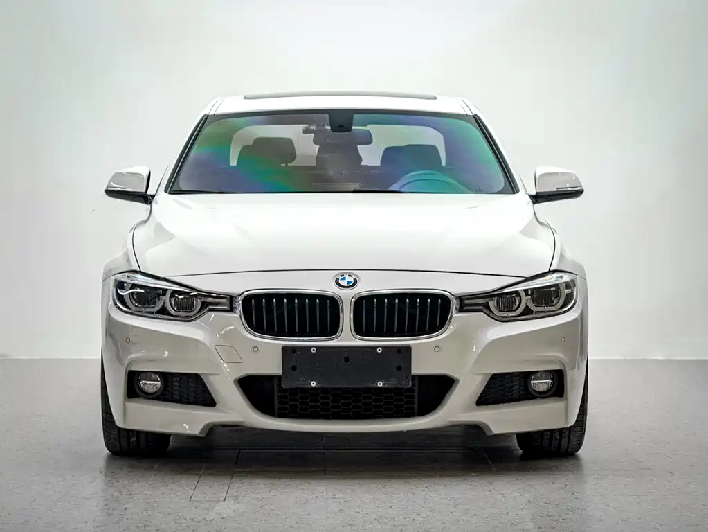BMW 3 Series 2019 320i M sports suit