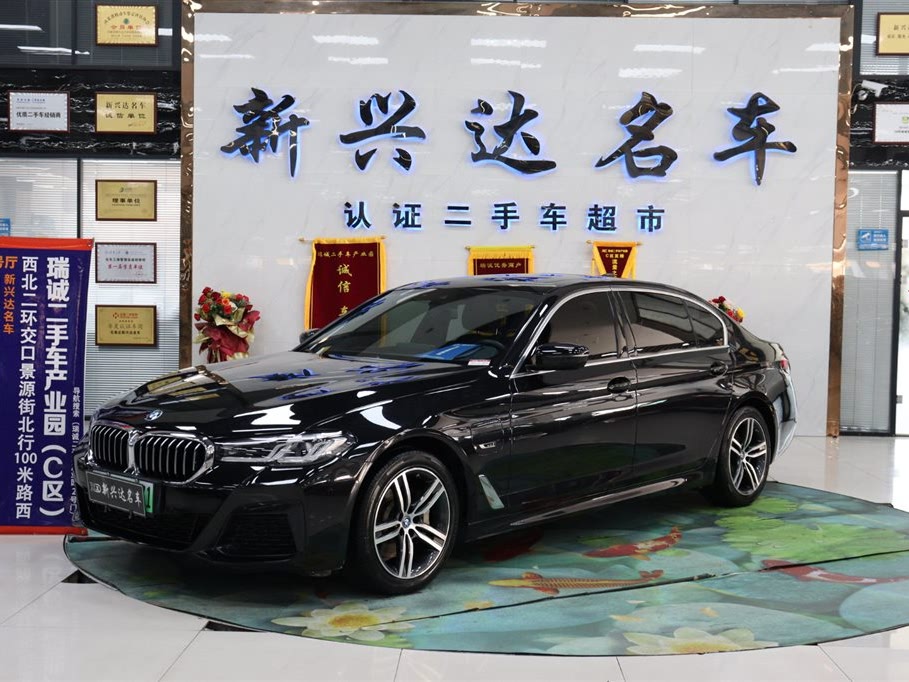 Спортивный костюм BMW 5 серии New Energy 2022 535Le M