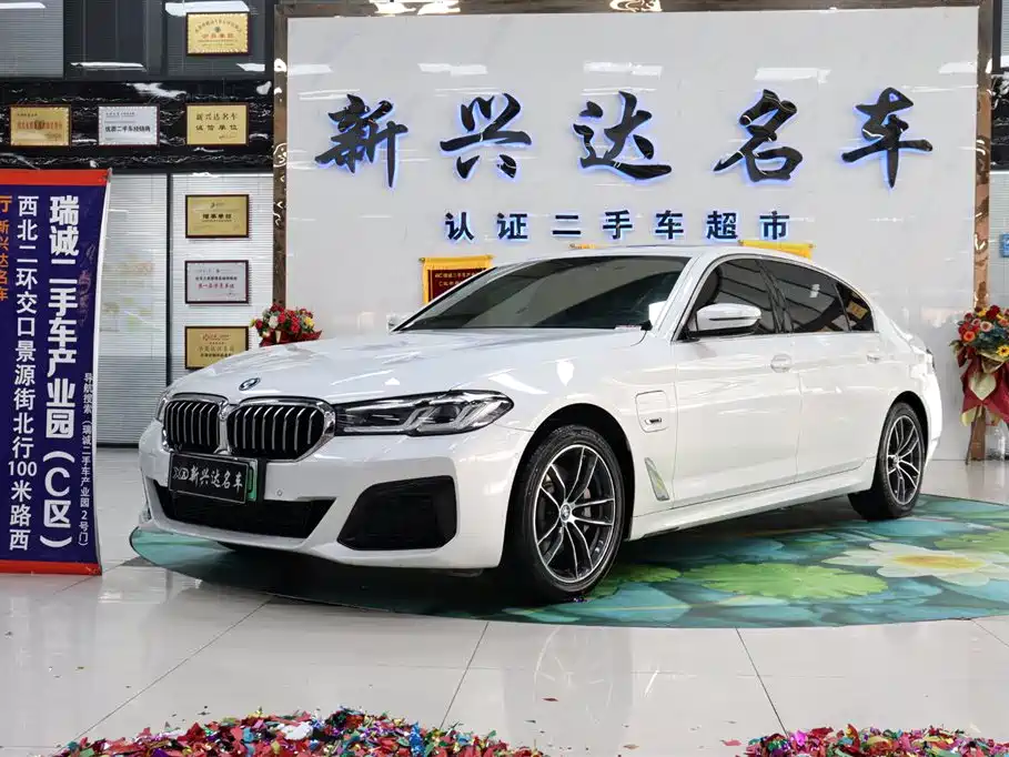 Спортивный костюм BMW 5 серии New Energy 2022 с рестайлингом 535Le M