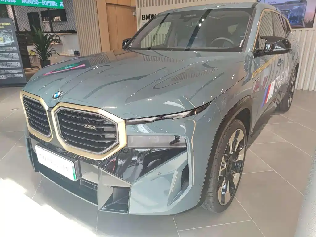 Базовая модель BMW XM 2023