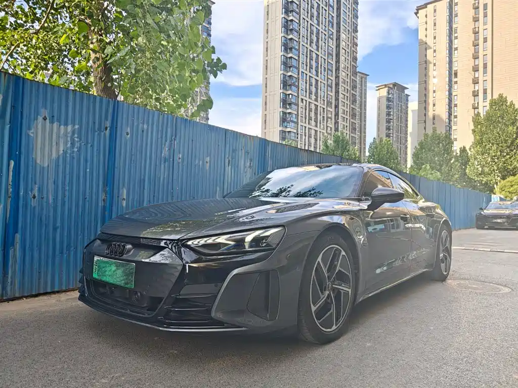 Audi RS e-tron GT 2023 base model