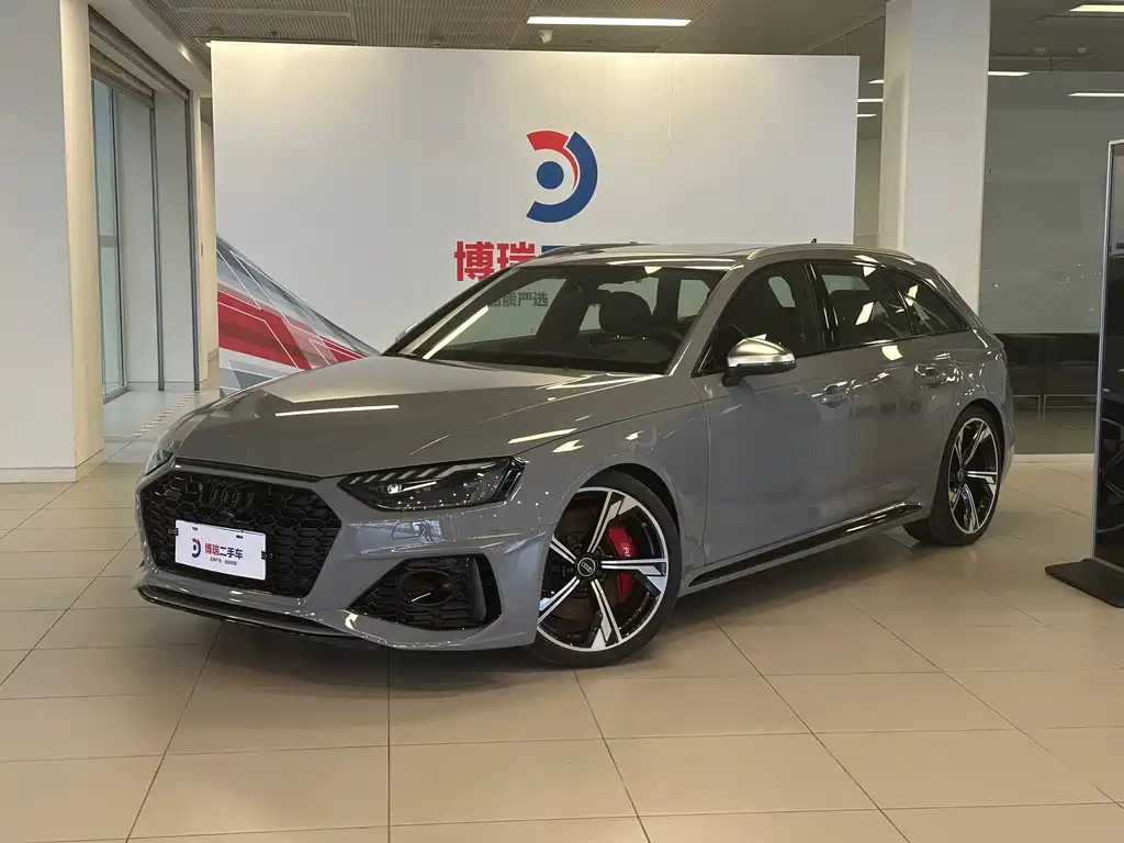 Audi RS 4 2023 RS4 Avant Обычная версия