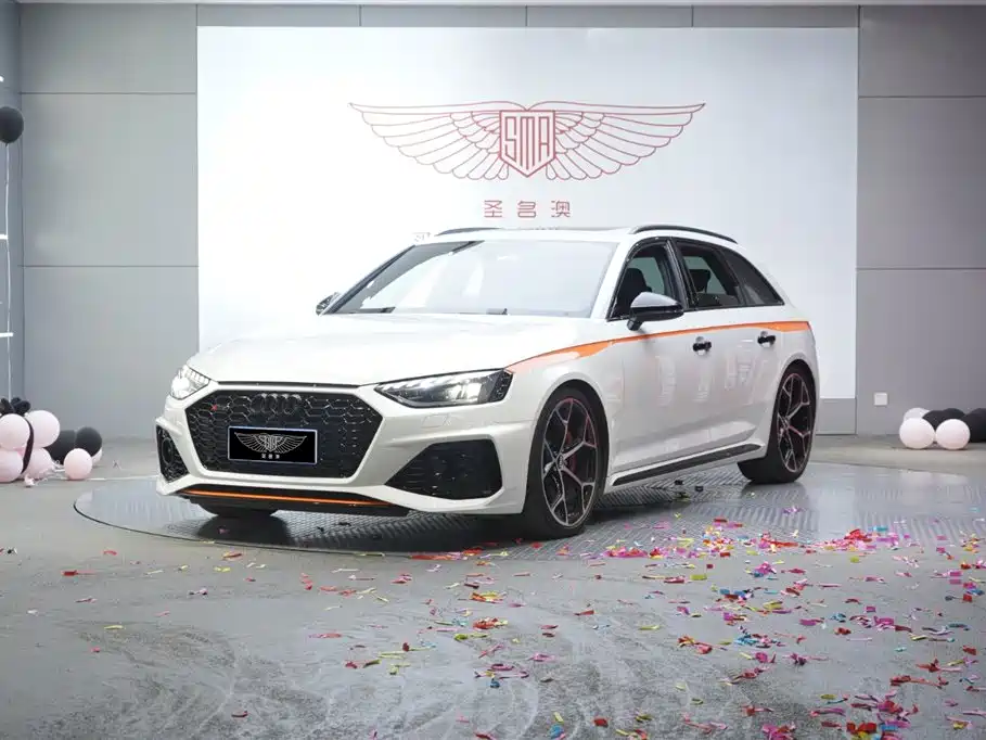 Audi RS 4 2023 RS4 Avant Черный Yao Edition
