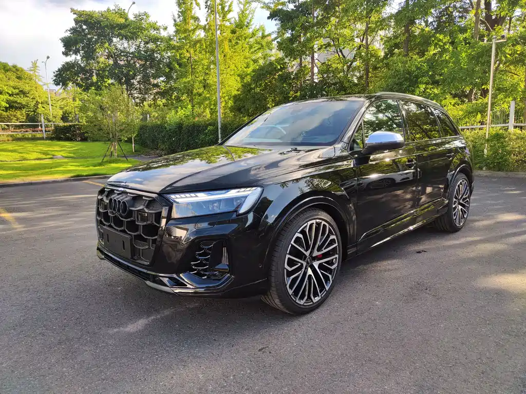Audi SQ7 2024 model 4.0 TFSI