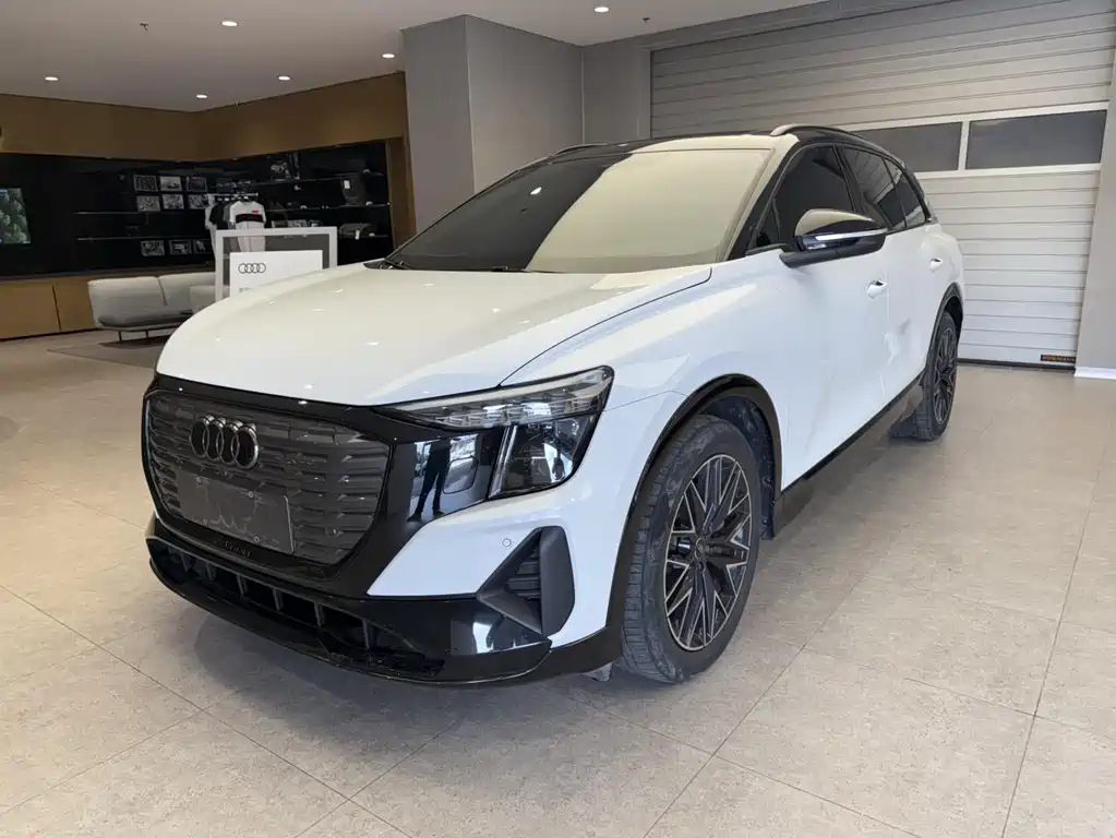 Audi Q5 e-tron 2023 40 e-tron starburst mech package
