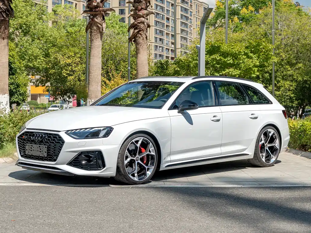 Audi RS 4 2024 RS4 Avant fuel engine version