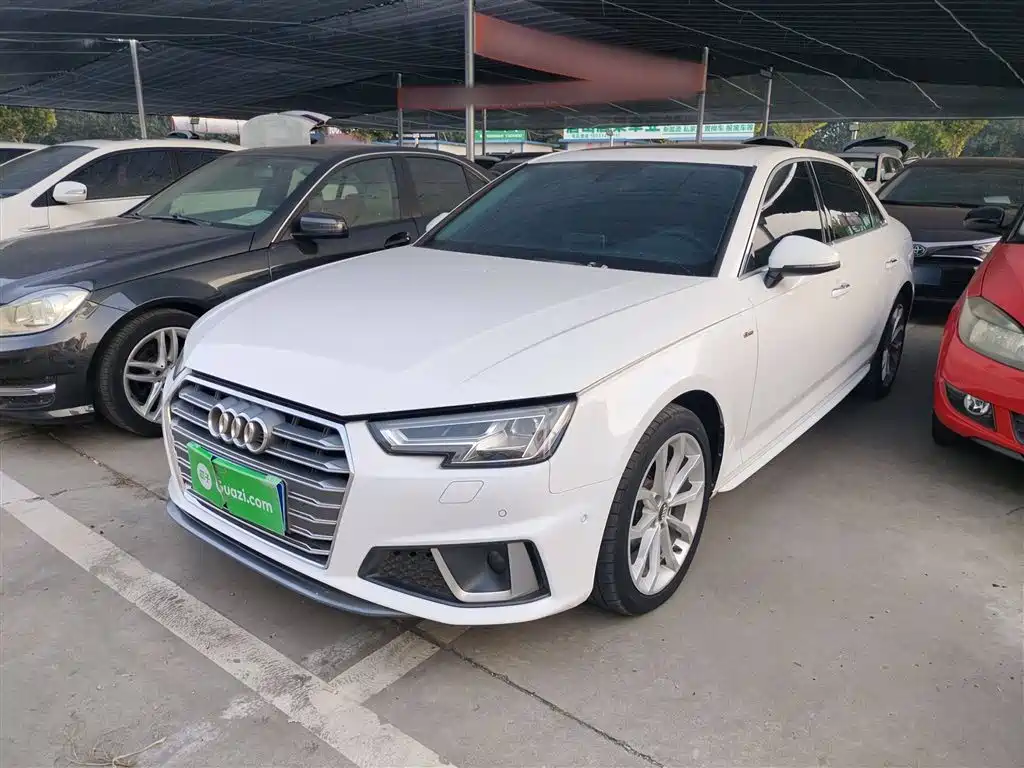 Audi A4L 2019 40 TFSI Style National VI