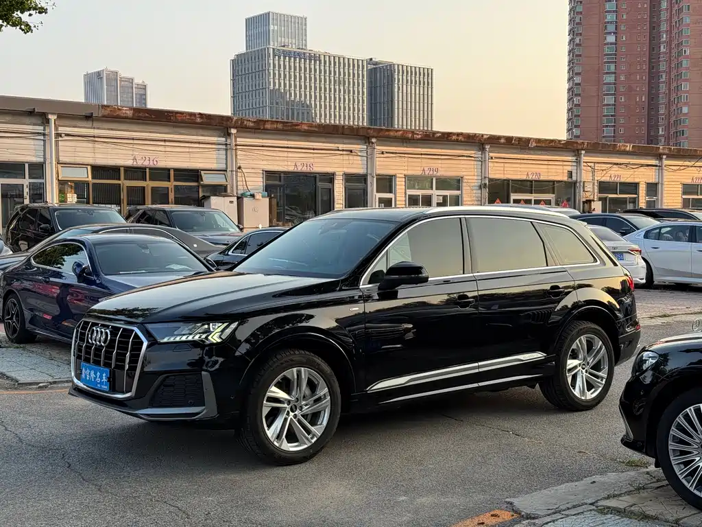 Audi Q7 2021 45 TFSI quattro S line Sport