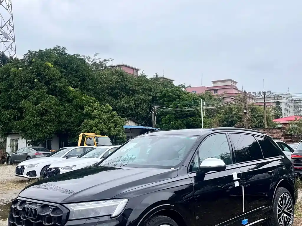 Audi SQ7 2024 model 4.0 TFSI