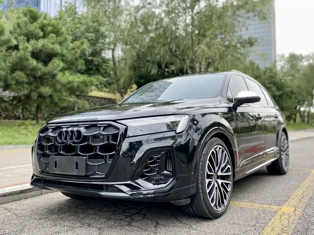 Audi SQ7 2024 model 4.0 TFSI