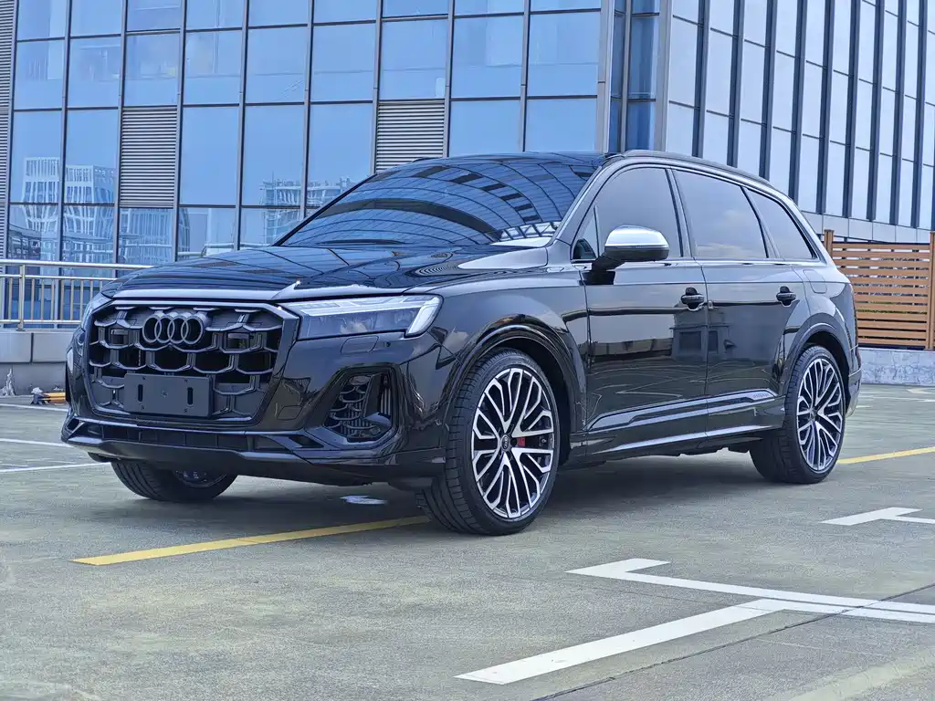 Audi SQ7 2024 model 4.0 TFSI