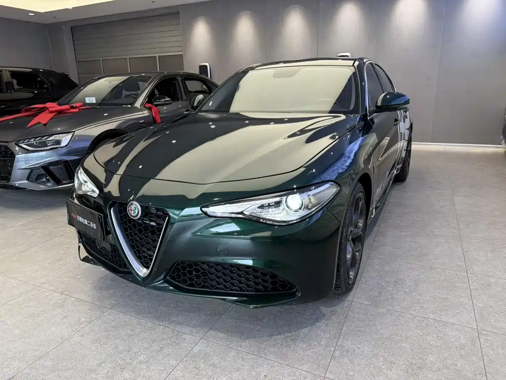 Giulia Giulia 2021 2.0T 280HP Deluxe