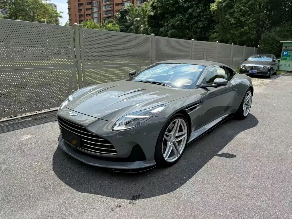 Aston Martin DB12 2025 4,0-тонный V8 купе