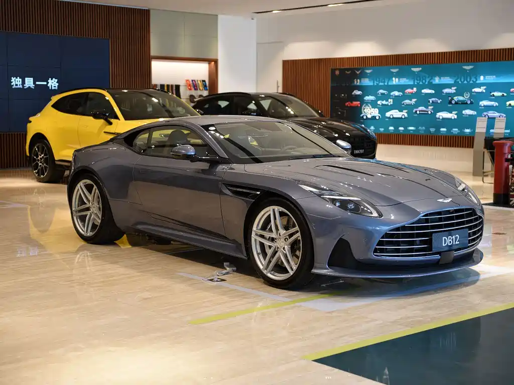 Aston Martin DB12 2025 4,0-тонный V8 купе